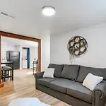 Hawthorne House - Unit B