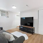 Hawthorne House - Unit B