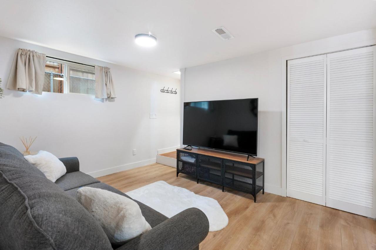 Hawthorne House - Unit B Apartment *